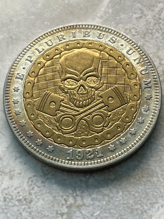 1921 Morgan Dollar Novelty Coin – Hobo Nickel Style Skull & Crossed Pistons | Gold & Silver Two-Tone (38mm)