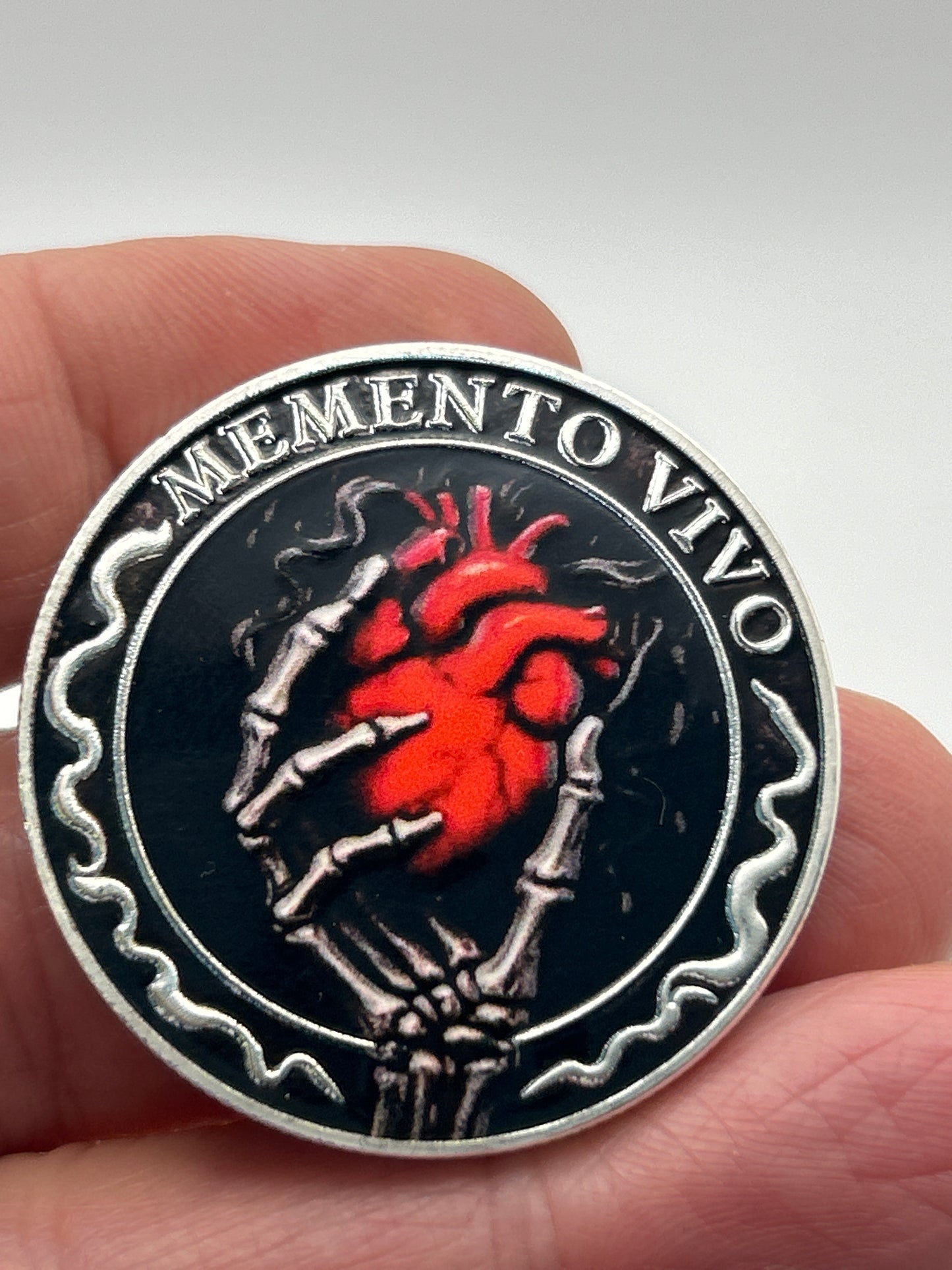Memento Mori & Memento Vivo Challenge Coin – Remember You Live | Golf Ball Marker (40mm)