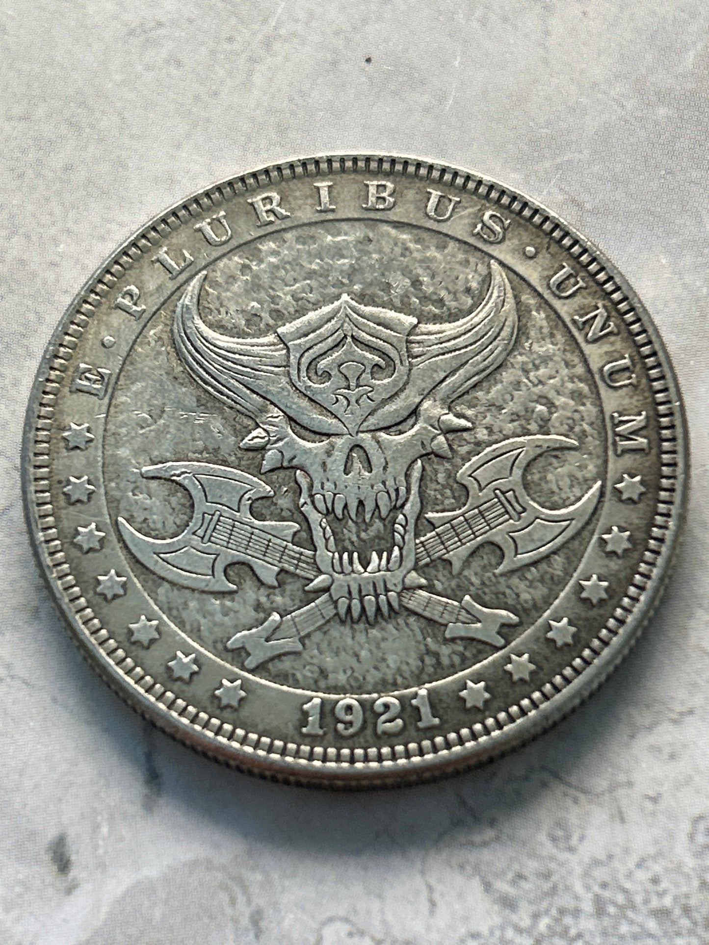 1921 Morgan Dollar Novelty Coin – Hobo Nickel Style Skull & Electric Guitars | E Pluribus Unum (38mm)
