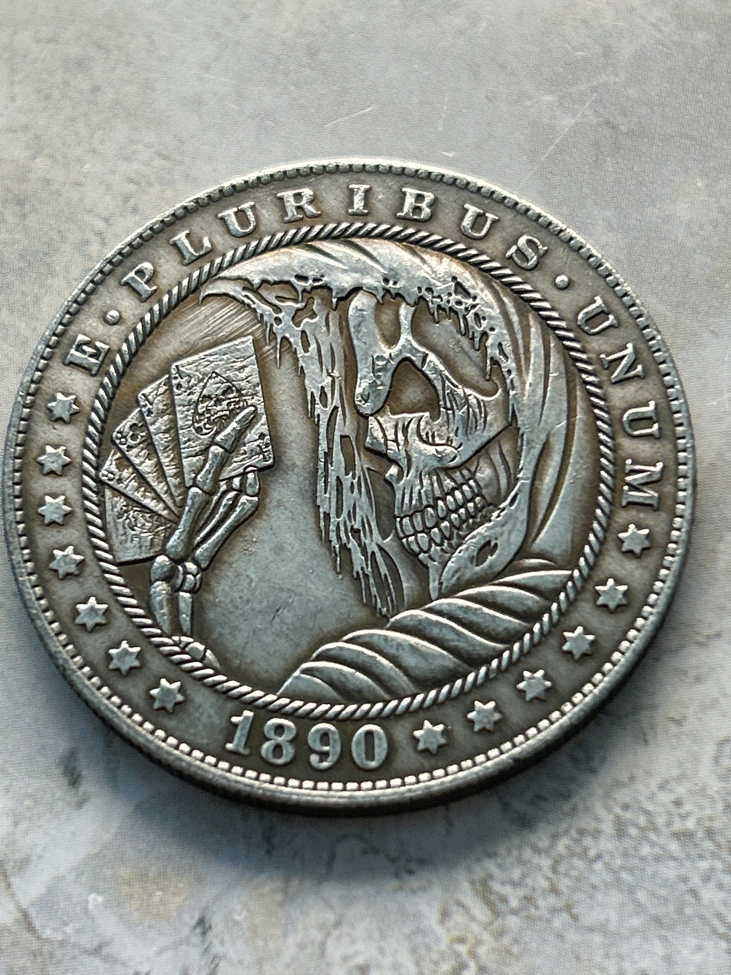 1890-CC Morgan Dollar Novelty Coin – Hobo Nickel Style Grim Reaper Poker Hand | E Pluribus Unum (38mm)